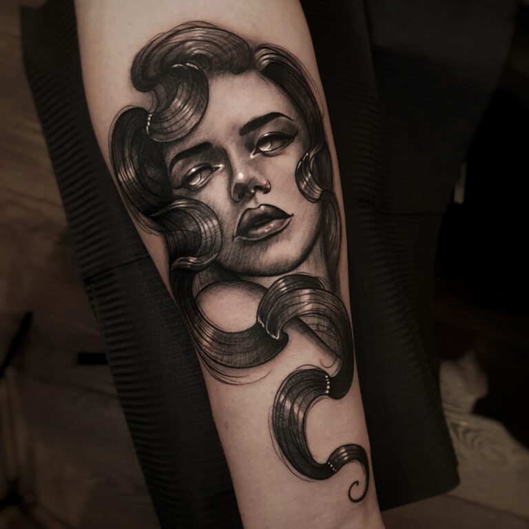 sketchy babe tattoo by marloes lupker